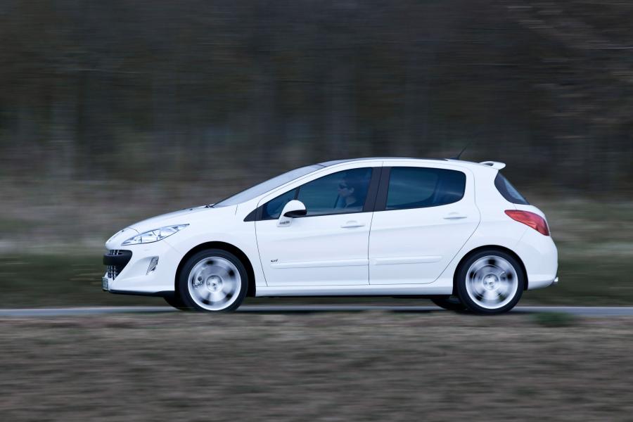  Peugeot 308 GTi 2010 года  (фото 12 из 20)